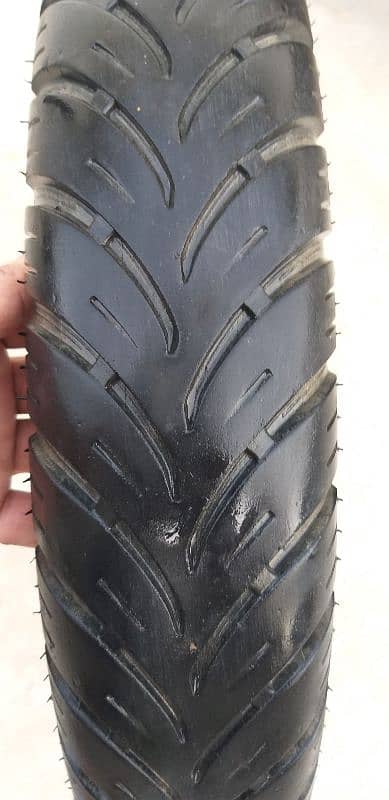 Tyre 100/90-18 56P Lotus Srilanka tubeles honda/suzuki/yamaha/kawasaki 0