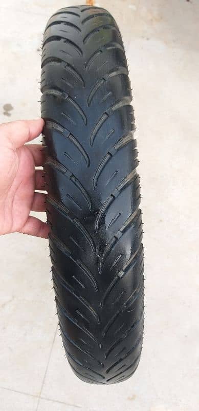 Tyre 100/90-18 56P Lotus Srilanka tubeles honda/suzuki/yamaha/kawasaki 1