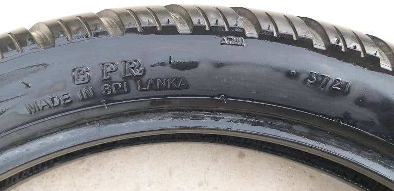 Tyre 100/90-18 56P Lotus Srilanka tubeles honda/suzuki/yamaha/kawasaki 4