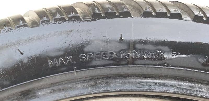 Tyre 100/90-18 56P Lotus Srilanka tubeles honda/suzuki/yamaha/kawasaki 7