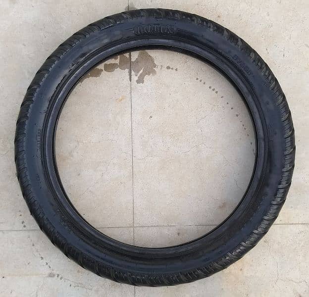 Tyre 100/90-18 56P Lotus Srilanka tubeles honda/suzuki/yamaha/kawasaki 9