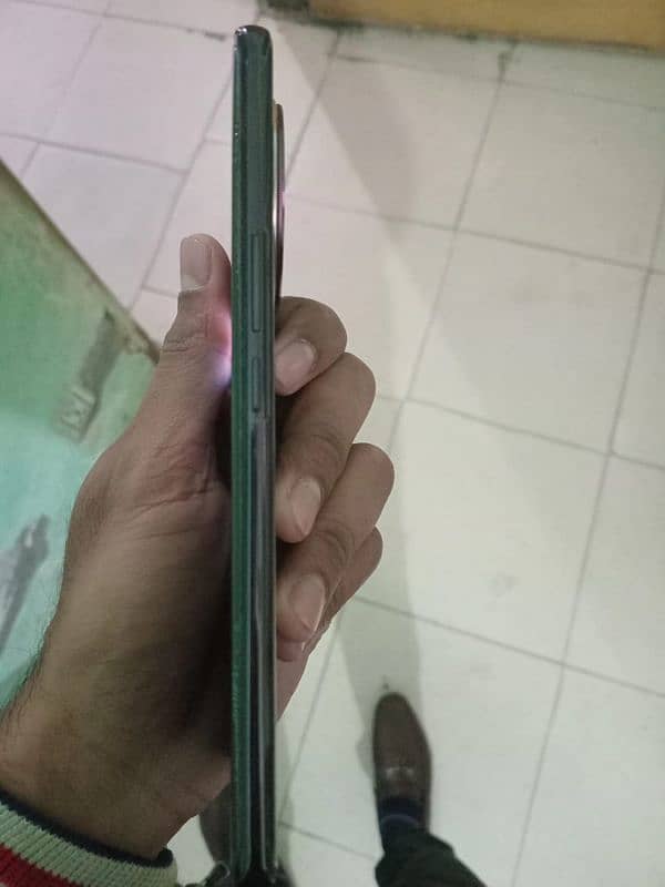 VIVO V30E 3