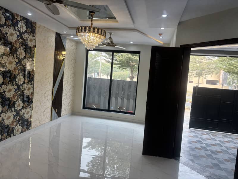 DHA RAHBAR 5 MARLA BRAND NEW ON 100 FT WIDE ROAD HOUSE IS UP FOR RENT 9