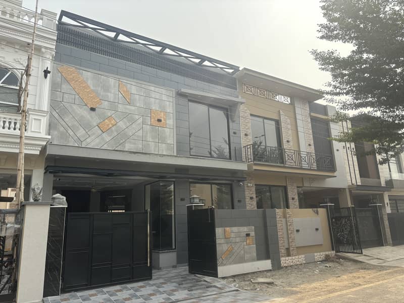 DHA RAHBAR 5 MARLA BRAND NEW ON 100 FT WIDE ROAD HOUSE IS UP FOR RENT 12