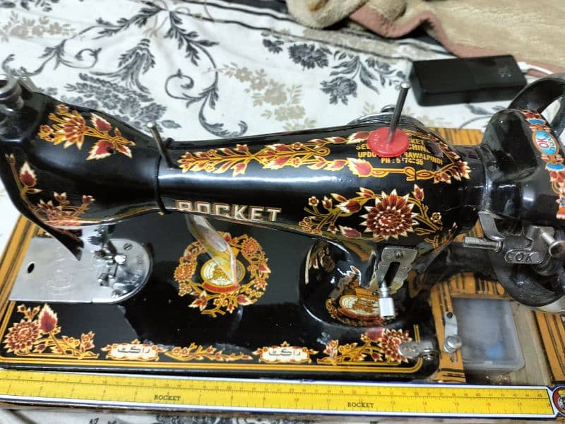 sewing machine only one month used very nive condition 0