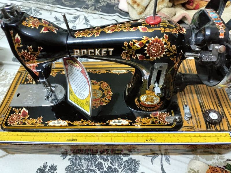 sewing machine only one month used very nive condition 2