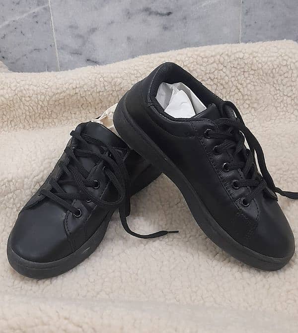 Black sneakers by Metro size 36 1