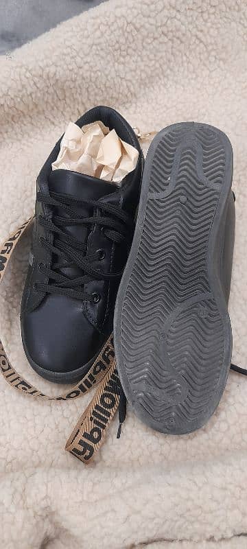 Black sneakers by Metro size 36 3