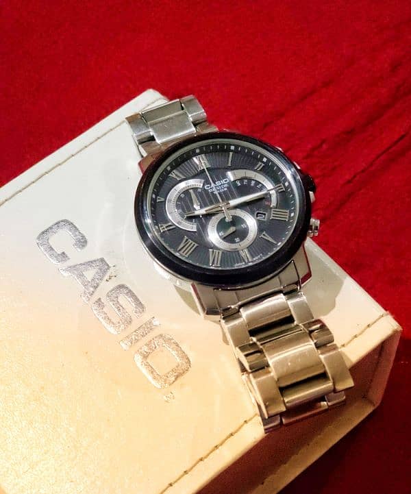 Casio watch with silver black dial 4