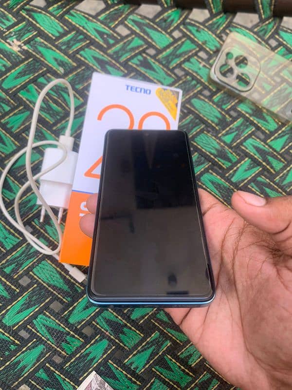 Tecno Spark 20. . . .  Rom.  8+8. .  256 GB 1