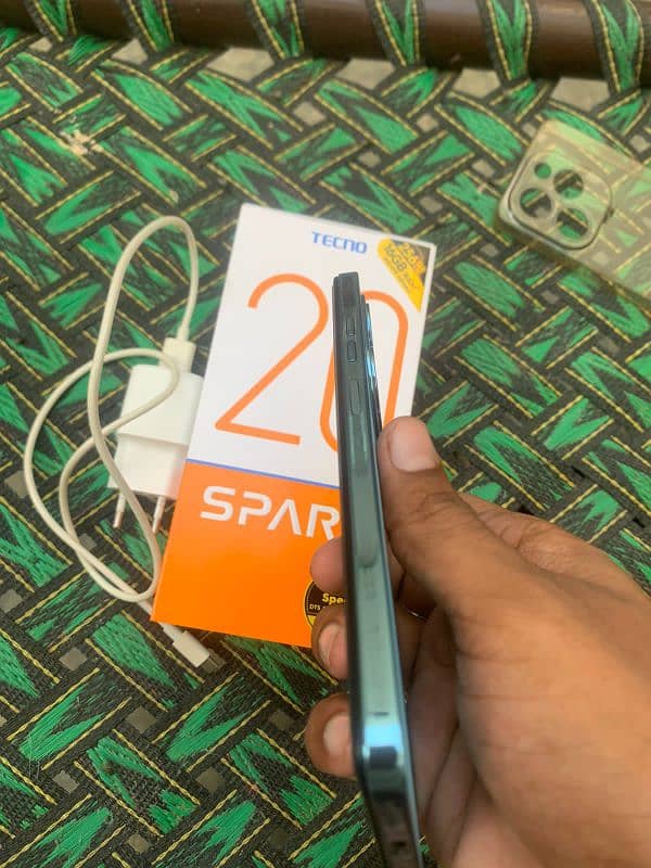 Tecno Spark 20. . . .  Rom.  8+8. .  256 GB 3