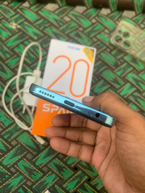 Tecno Spark 20. . . .  Rom.  8+8. .  256 GB 4