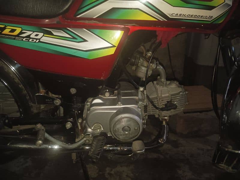 Red Honda CD70 bike. 4