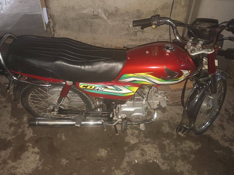 Red Honda CD70 bike. 5