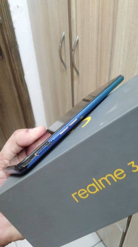 realme 3 4 64 with box 5