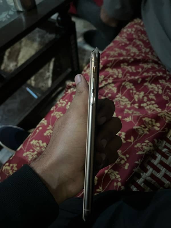 PTA Approved Iphone Xs Max 256GB Golden 5