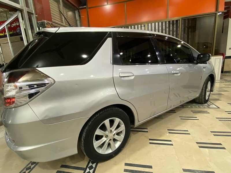 Honda shuttul Fit Hybrid 1