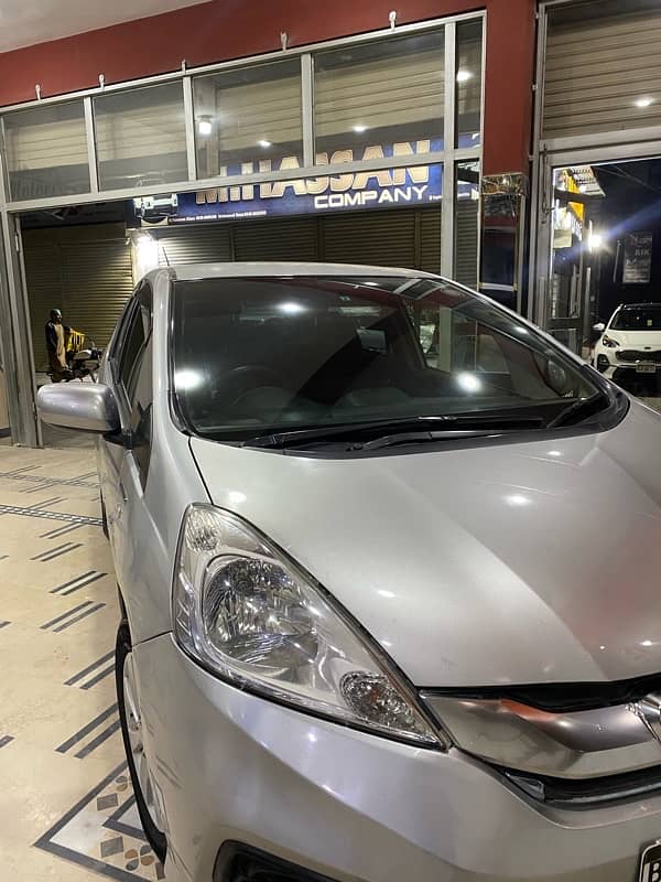 Honda shuttul Fit Hybrid 2