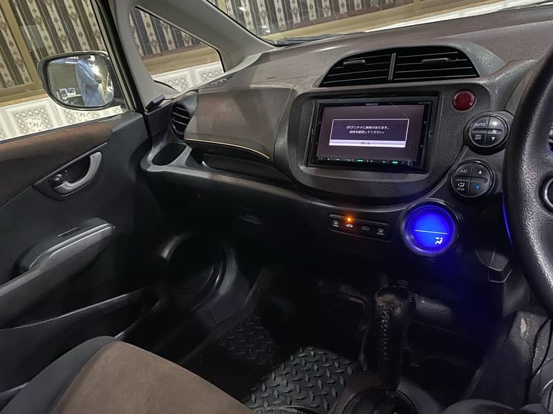 Honda shuttul Fit Hybrid 8