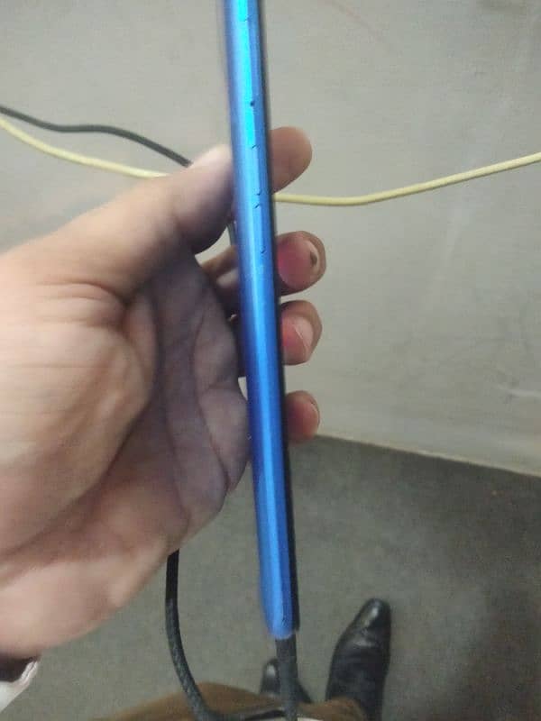 Realme 5, 4/64gb, screen cornor Sy halki crack 4