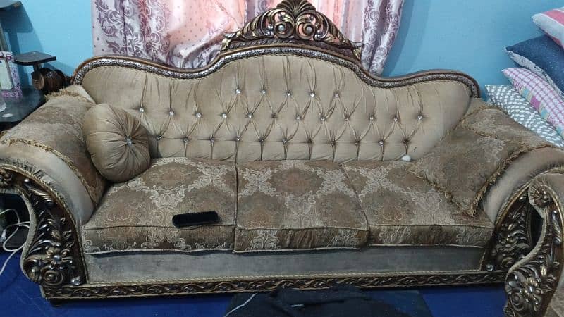 I sell it Taj sofa five seater conditions new used it 2 years 0