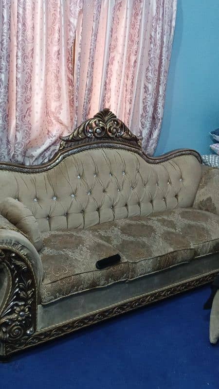 I sell it Taj sofa five seater conditions new used it 2 years 6