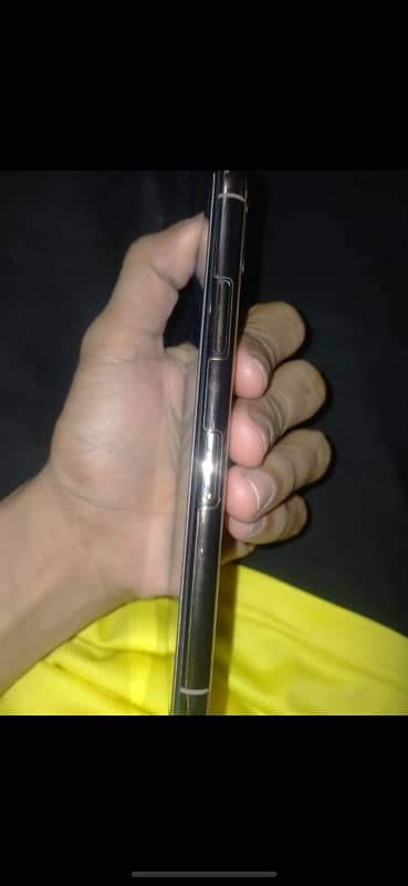 iphone 11 pro ( factory unlock ) 1