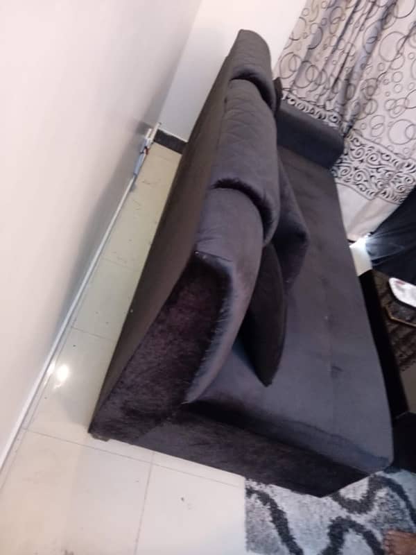 sofa L shape in black colour, within warranty, branded foam used 7