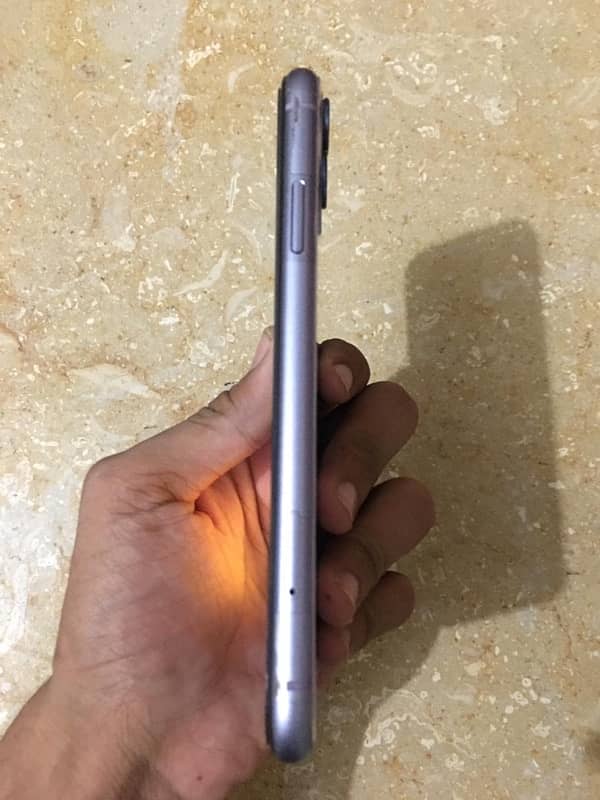 IPHONE 11 WITH BOX 10/9 condition 3