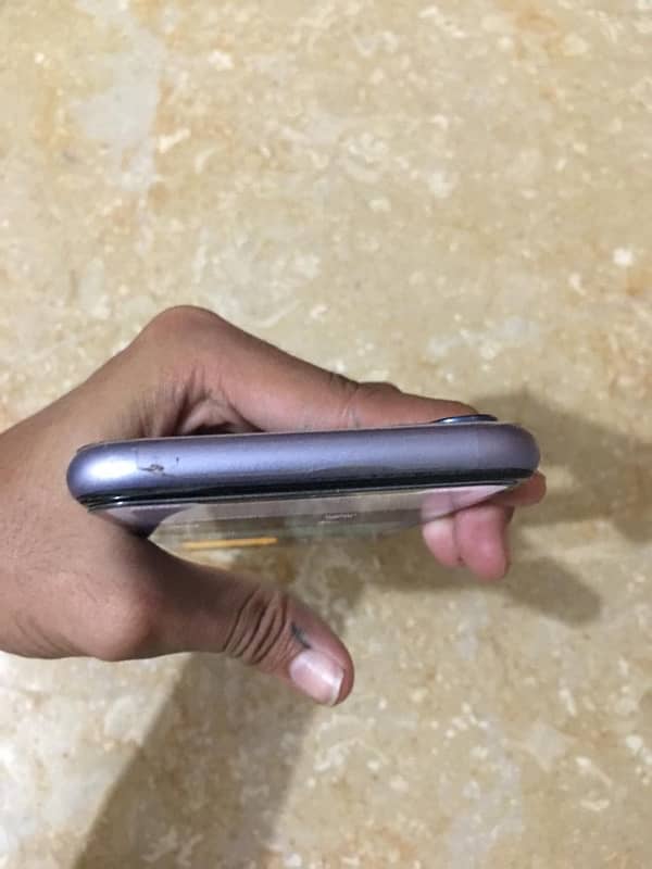 IPHONE 11 WITH BOX 10/9 condition 4