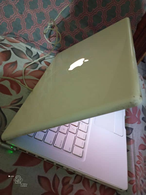 Apple MacBook Pro Laptop 0