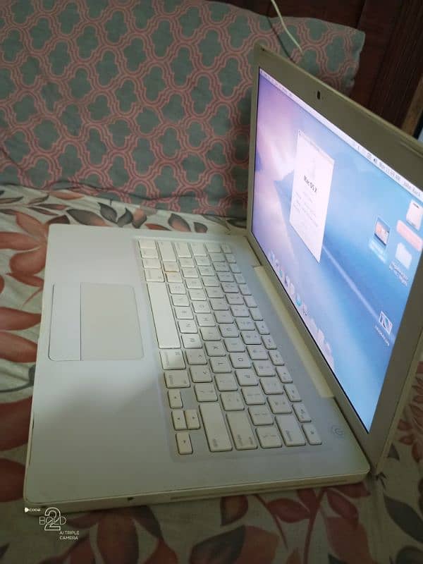 Apple MacBook Pro Laptop 1