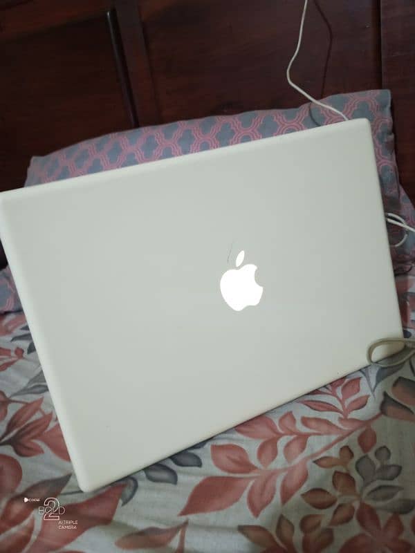 Apple MacBook Pro Laptop 2