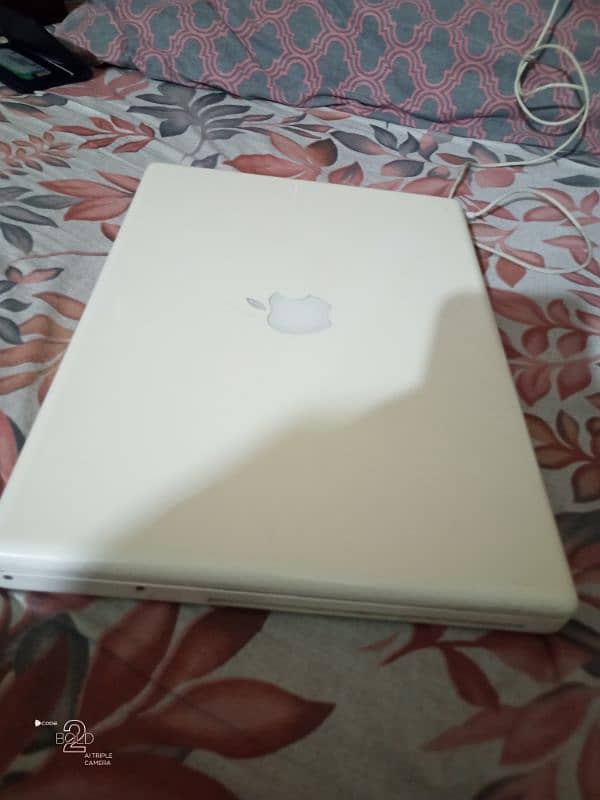 Apple MacBook Pro Laptop 13