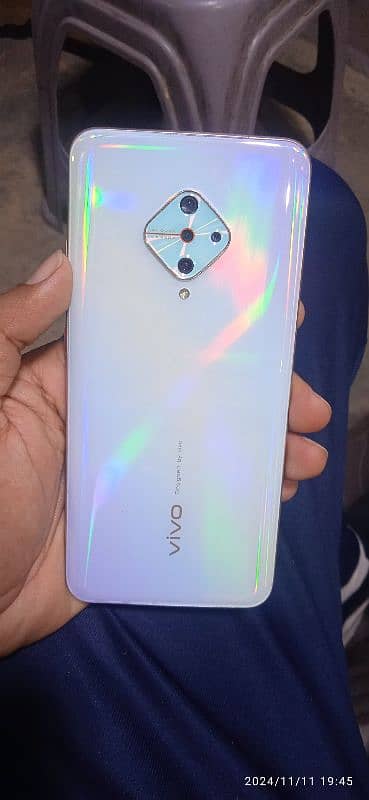 vivo y51 128gb4gb with box only back change ha baqi all ok led 0