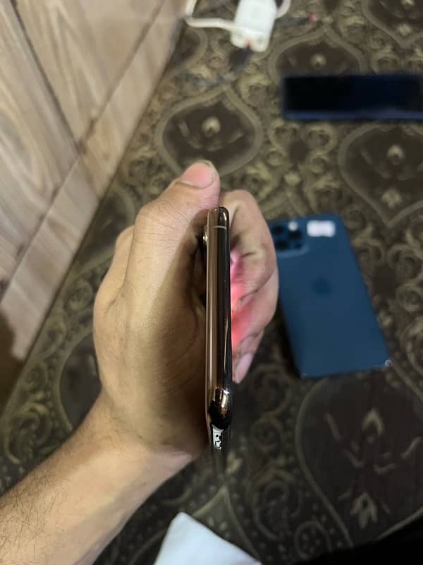 iphone XS Max 5