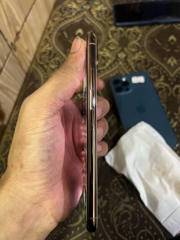 iphone XS Max 6