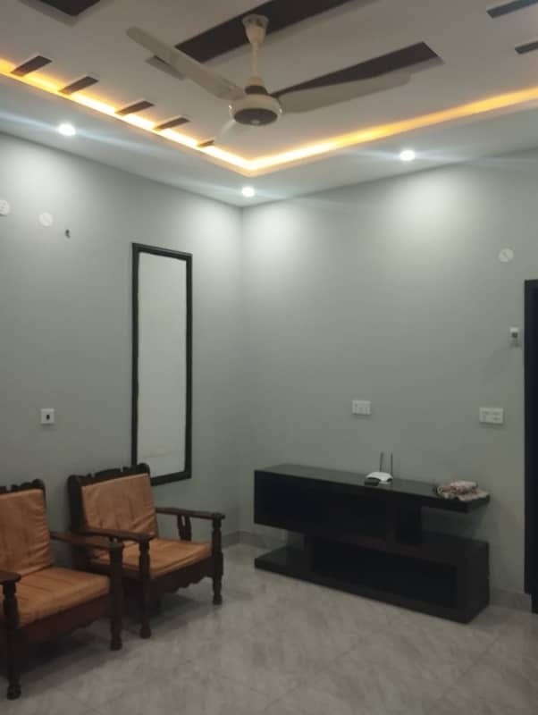 Luxurious 8 marla portion is available for rent 8