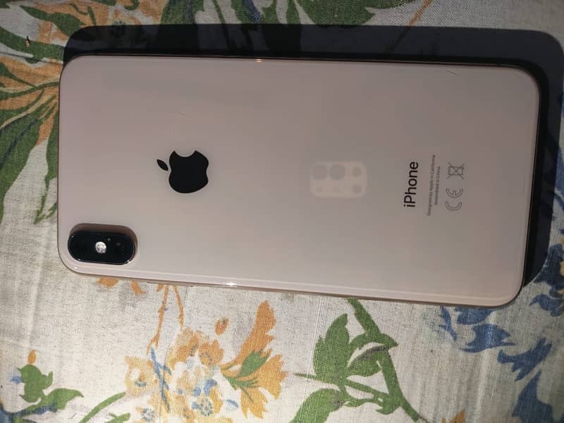 I phone xs max 64 gb 3