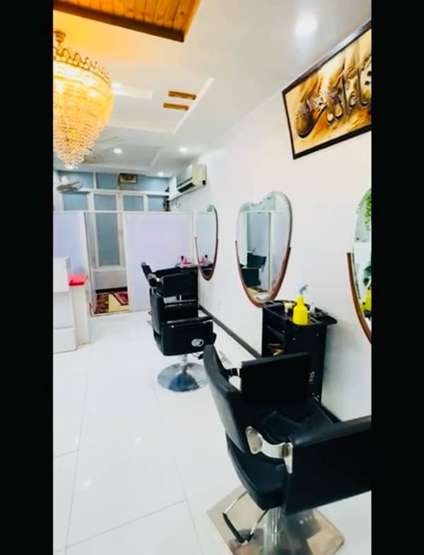 Ladies Saloon for sale / Business for sale / scheme 3 rwp 5