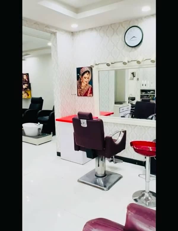 Ladies Saloon for sale / Business for sale / scheme 3 rwp 7