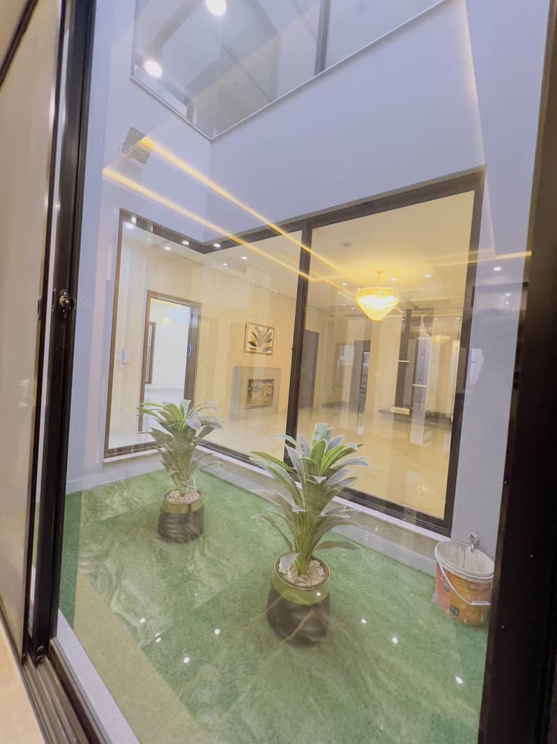 Premium Family Home In Johar Town - Close To All Major Amenities 9