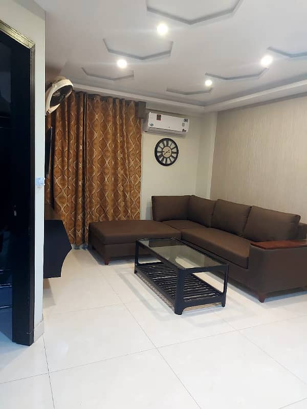 One bedroom flat for short stay like (3s4hrs ) for rent in bahria town 3