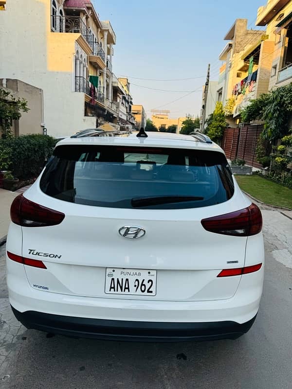 Hyundai tucson AWD A\T Ultimate 2022 4