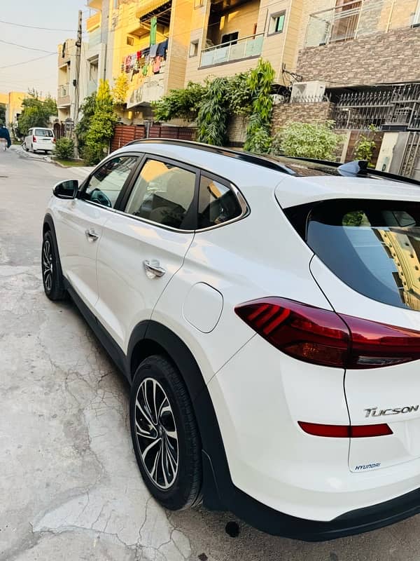 Hyundai tucson AWD A\T Ultimate 2022 5