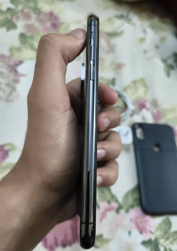 Iphone X 64gb Pta Approved With Charger 3