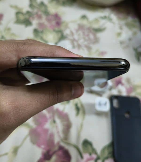 Iphone X 64gb Pta Approved With Charger 4