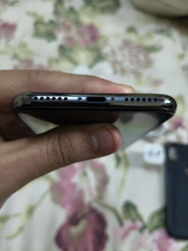 Iphone X 64gb Pta Approved With Charger 5