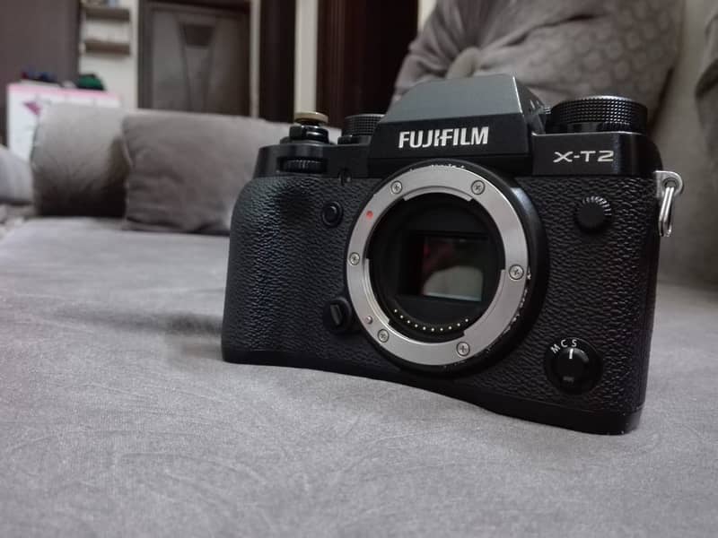 fuji xt2 apsc mirrorless body only with optional accessories mint cond 0