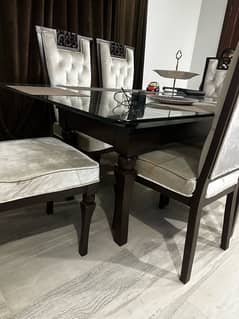 Dinning table set with 6 chairs.